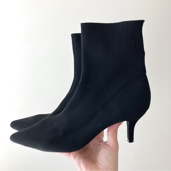 Urban Outfitters • Ribbed Cloth Ankle Boot in Black - Picture 1 of 7